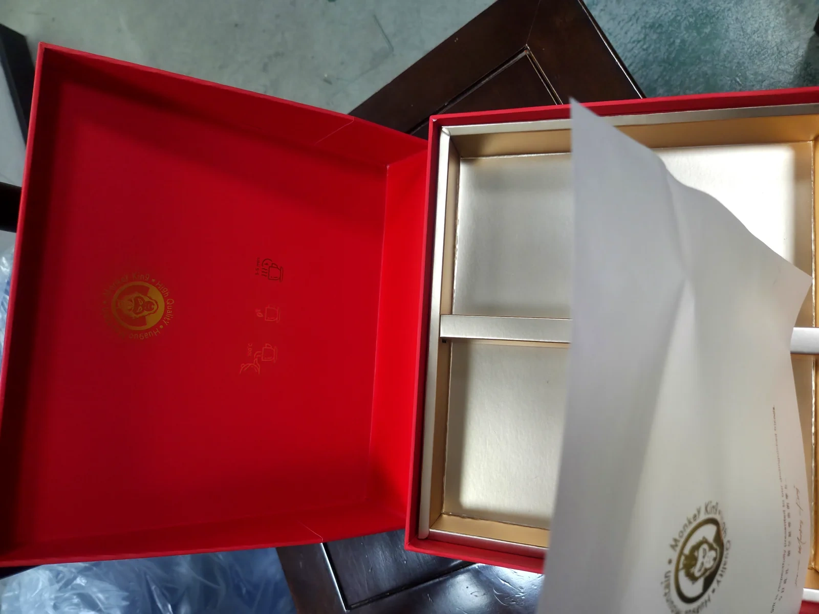 硬盒內部結構 — 燙金內襯工藝